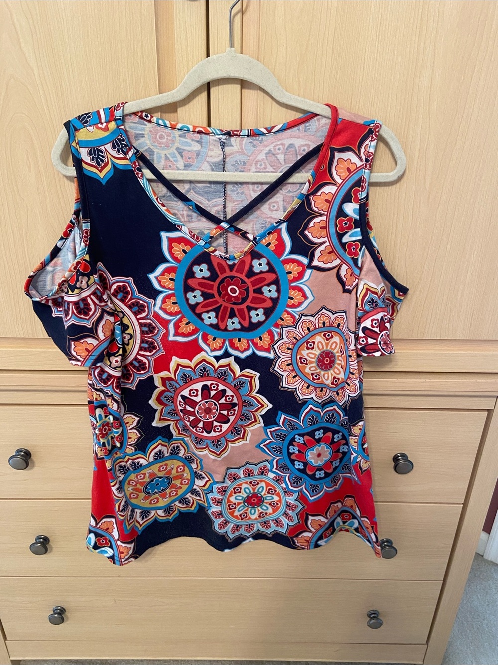 Women’s Cold-Shoulder Print Tank Top - Navy & Red